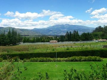 Casa Quinta con Amplio Terreno en Venta. Pifo, a 15 Min del Aeropuerto de Quito.