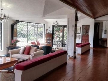 Casa Quinta con Amplio Terreno en Venta. Pifo, a 15 Min del Aeropuerto de Quito.