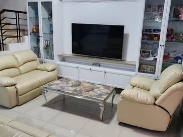 Hadap Selatan Rumah Premier Mansion Bandengan, 10x20m Full Furnish