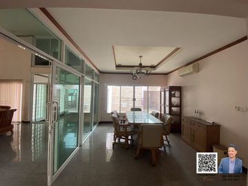 Land for Sale: 1 Rai with 2 Detached Houses in Narathiwas Soi 24, near Wat Phothi Man