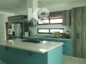 CASA MINIMALISTA EN VENTA AMUEBLADA