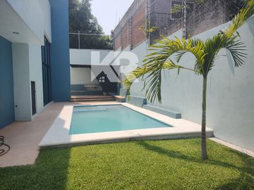 CASA MINIMALISTA EN VENTA AMUEBLADA