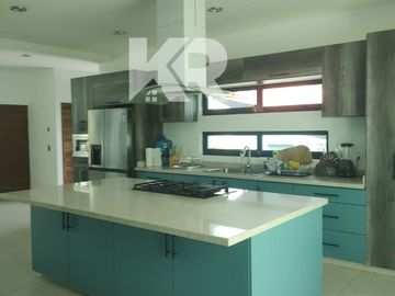 CASA MINIMALISTA EN VENTA AMUEBLADA