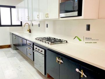 En VENTA Residencia con Alberca en el Fracc. Reforma