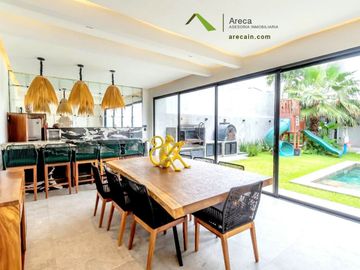 En VENTA Residencia con Alberca en el Fracc. Reforma