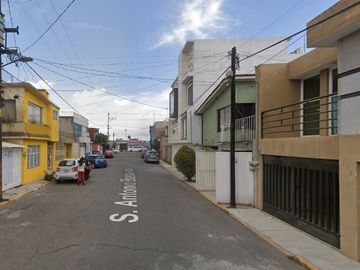 CASA EN VENTA DE REMATE BANCARIO EN SAN ANTONIO BUENA VISTA 120, JIMENEZ CANTU, METEPEC, EDO. DE MÉXICO, C.P. 52166