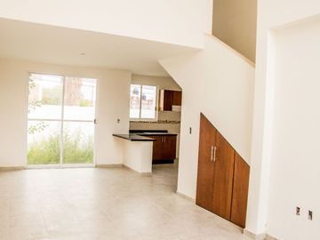 CASA EN VENTA EN FRACCIONAMIENTO EN SAN JUAN DEL RIO