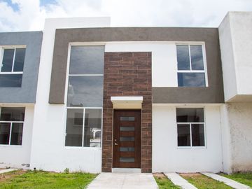 CASA EN VENTA EN FRACCIONAMIENTO EN SAN JUAN DEL RIO