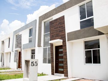 CASA EN VENTA EN FRACCIONAMIENTO EN SAN JUAN DEL RIO