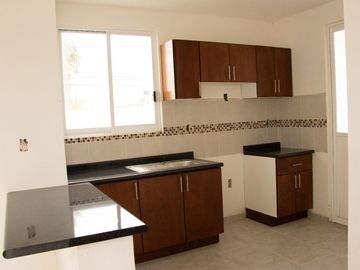 CASA EN VENTA EN FRACCIONAMIENTO EN SAN JUAN DEL RIO