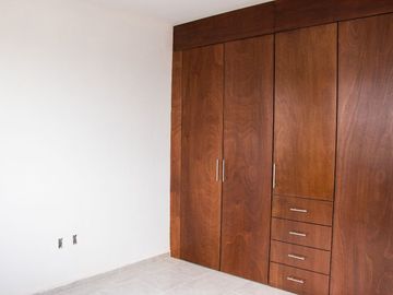 CASA EN VENTA EN FRACCIONAMIENTO EN SAN JUAN DEL RIO