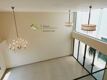 Casa Residencial con Alberca en VENTA en Palmas Green