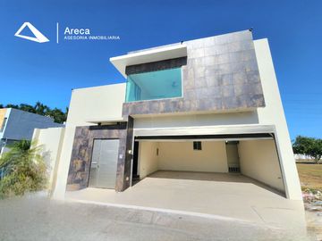 Casa Residencial con Alberca en VENTA en Palmas Green