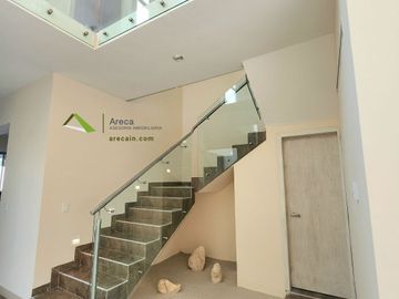 Casa Residencial con Alberca en VENTA en Palmas Green
