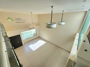 Casa Residencial con Alberca en VENTA en Palmas Green