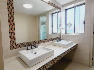 Casa Residencial con Alberca en VENTA en Palmas Green