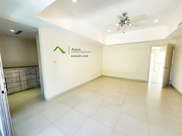 Casa Residencial con Alberca en VENTA en Palmas Green