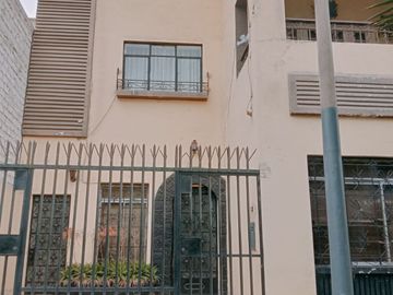 CASA EN EL CALLAO - EXCELENTE UBICACION