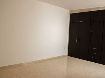 CASA EN VENTA EN FRACC. CERRADO EN SAN JUAN DEL RIO