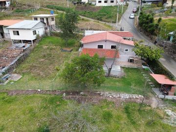 En Venta Casa con Amplio terreno en Biblián