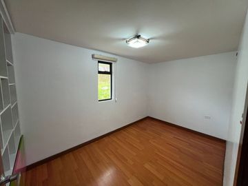 En Venta Casa con Amplio terreno en Biblián