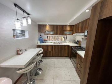 En Venta Casa con Amplio terreno en Biblián