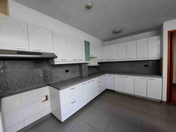 SE VENDE DEPARTAMENTO DUPLEX, CHACARILLA, SAN BORJA.