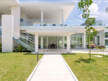 Villa con jardín Terraza y Casa club con muchas amenidades, en venta, Mayakoba, Playa del Carmen.