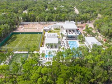 Villa con jardín Terraza y Casa club con muchas amenidades, en venta, Mayakoba, Playa del Carmen.