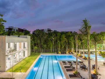 Villa con jardín Terraza y Casa club con muchas amenidades, en venta, Mayakoba, Playa del Carmen.
