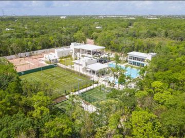 Villa con jardín Terraza y Casa club con muchas amenidades, en venta, Mayakoba, Playa del Carmen.