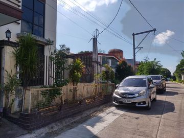 4 Bedrooms House BUNDLE W/ 150 SQM PROPERTY NEAR METRO MANILA (Town & Country West, Molino)