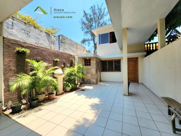 Casa en VENTA en la Formando Hogar a solo 10 minutos del Malecon