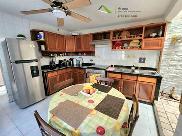 Casa en VENTA en la Formando Hogar a solo 10 minutos del Malecon