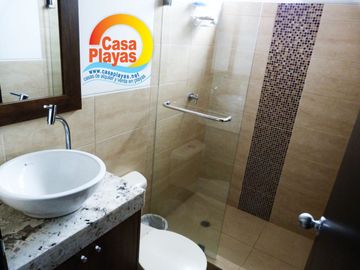 Casa Nueva con Piscina de Venta en Playas Via Data Posorja en Ciudadela Cerrada con salida al mar