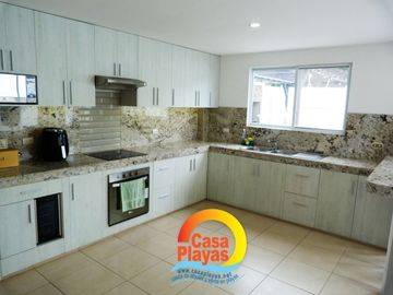 Casa Nueva con Piscina de Venta en Playas Via Data Posorja en Ciudadela Cerrada con salida al mar
