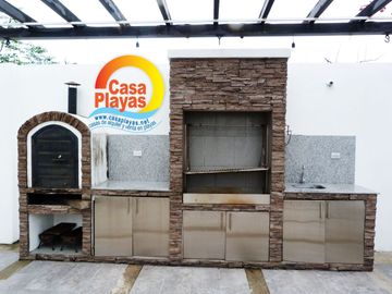 Casa Nueva con Piscina de Venta en Playas Via Data Posorja en Ciudadela Cerrada con salida al mar