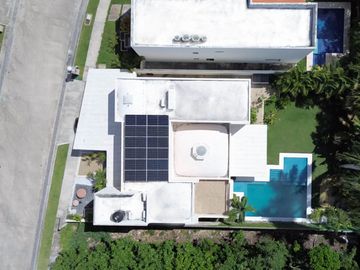 Casa con terraza, jardín y alberca privada, en venta, Villa Magna, Cancun.
