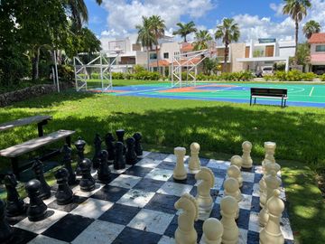 Casa con terraza, jardín y alberca privada, en venta, Villa Magna, Cancun.