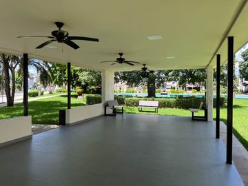 Casa con terraza, jardín y alberca privada, en venta, Villa Magna, Cancun.