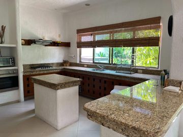 Casa con terraza, jardín y alberca privada, en venta, Villa Magna, Cancun.