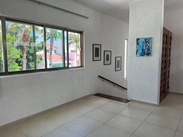 Casa con terraza, jardín y alberca privada, en venta, Villa Magna, Cancun.
