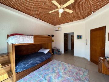 Casa con terraza, jardín y alberca privada, en venta, Villa Magna, Cancun.