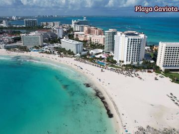 Casa con terraza, jardín y alberca privada, en venta, Villa Magna, Cancun.