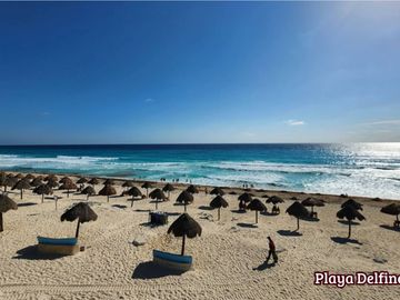 Casa con terraza, jardín y alberca privada, en venta, Villa Magna, Cancun.