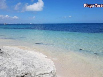 Casa con terraza, jardín y alberca privada, en venta, Villa Magna, Cancun.