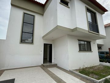 CASA DE VENTA, URB.LOGARE, VIA SALITRE