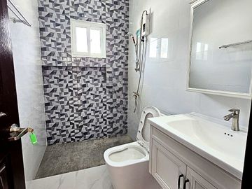 🏡 For Sale: Brand New Semi-Furnished 3-Bedroom House with Optional Adjacent Lot 🏡