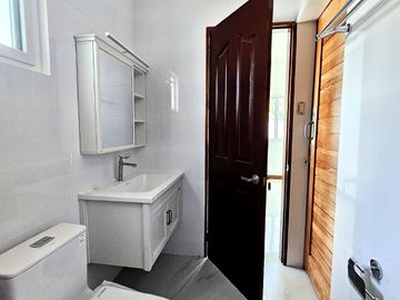 🏡 For Sale: Brand New Semi-Furnished 3-Bedroom House with Optional Adjacent Lot 🏡
