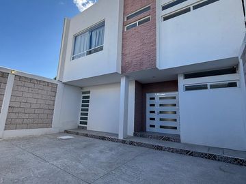 CASA EN VENTA CUMBRES DE JURIQUILLA